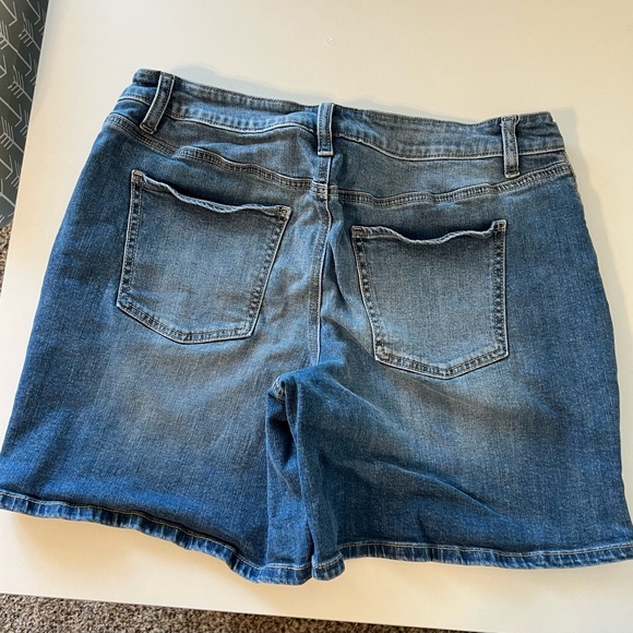 Maurice’s denim shorts - Picture 2 of 4